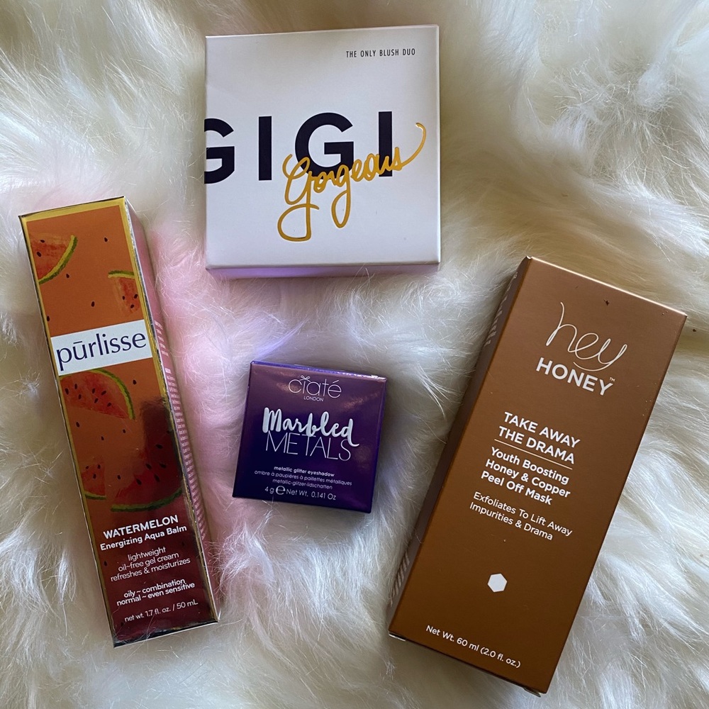 Makeup bundle.